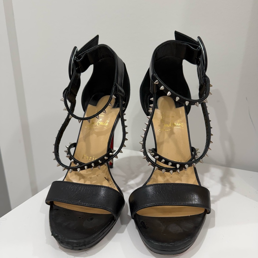 ⚡️⚡️⚡️MONDAY FLASH SALE ⚡️⚡️⚡️
Louboutin Choca Lux 120MM Leather heels
